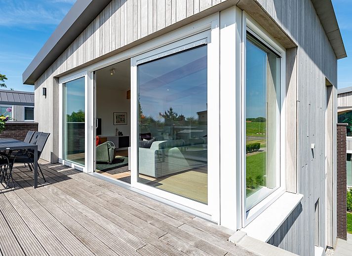 Offene Kueche und Wohnzimmer in Schotsmanweg 16 | Zeeuws Goedt, Ferienhaus in Kamperland, Noord-Beveland mit viel Licht.