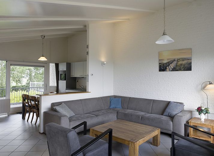 Bungalow BE in Kamperland, Noord-Beveland, Zeeland mit gruenem Garten und sonniger Umgebung.