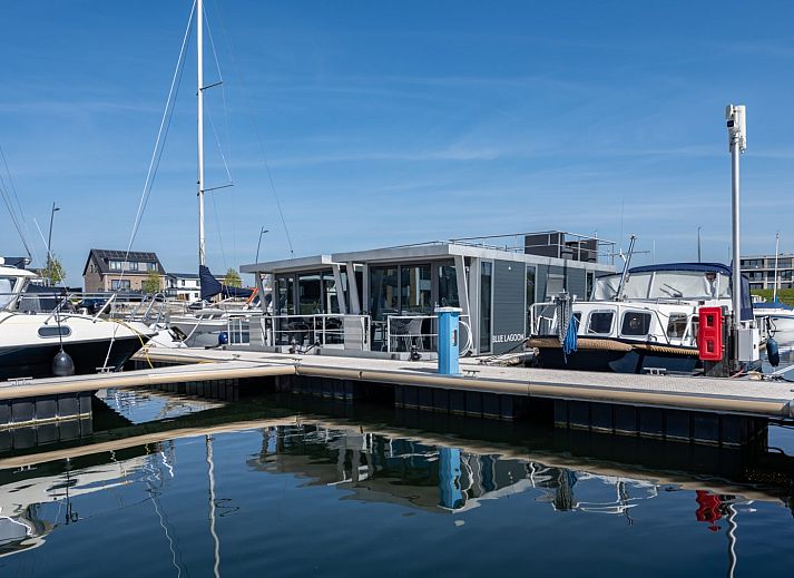 Guest house 5903621 - Holiday property Noord-Beveland - Waterlodge Blue Island | Marina Kamperland