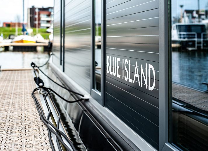 Guest house 5903621 - Holiday property Noord-Beveland - Waterlodge Blue Island | Marina Kamperland