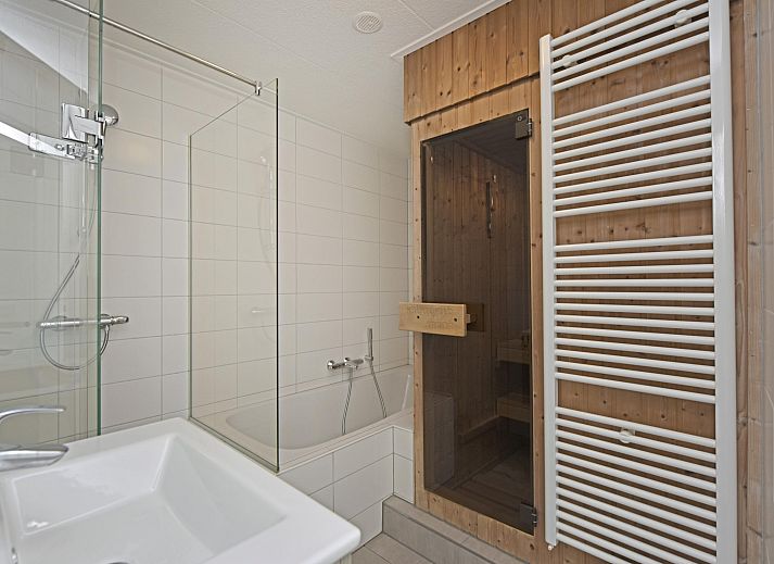 Freistehendes Haus in Kamperland, ein Ferienhaus im malerischen Nord-Beveland, Zeeland, mit einem grnen Garten und einer ruhigen Umgebung.