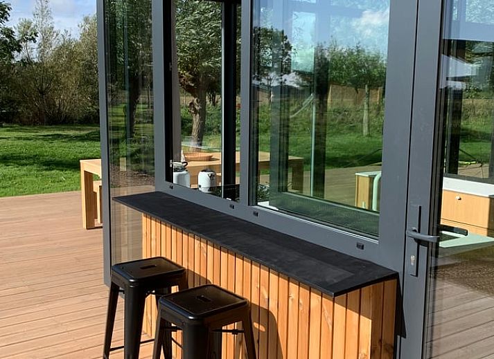 Vacation home in Kamperland located on a picturesque lake, ideal for rest and nature experience in North Beveland, Zeeland.