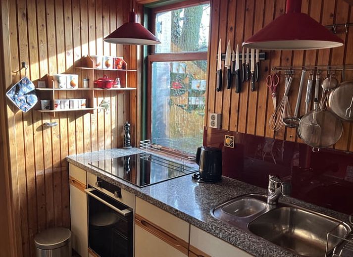 Ferienhaus in Kamperland, Noord-Beveland, mit gruenem Garten und beruhigender Natur, perfekt zum Entspannen in Zeeland.