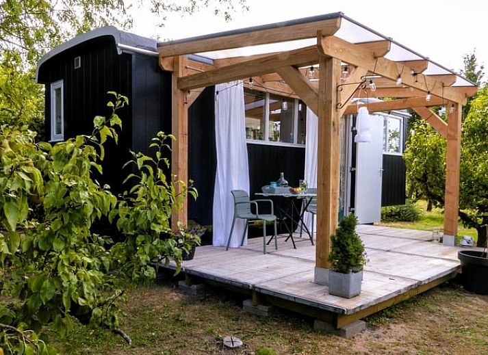 Vakantiehuis in Kortgene omringd door groene natuur, perfect voor een ontspannen verblijf in Noord-Beveland, Zeeland.