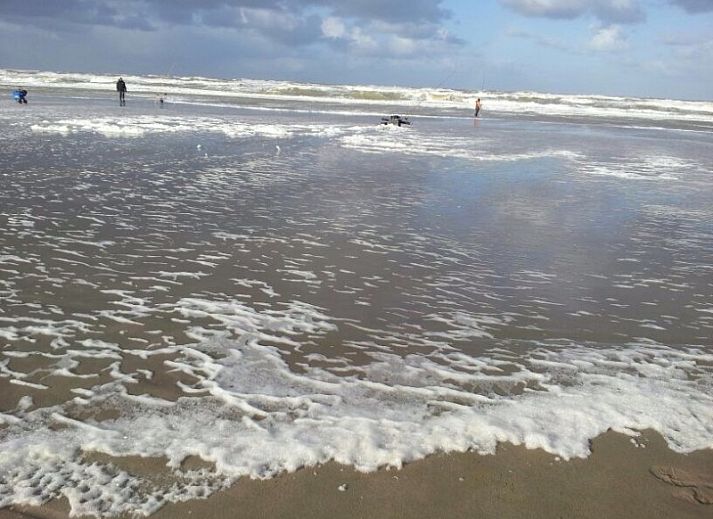 Modern kitchen in Grevelingenhof vacation home, Scharendijke, equipped with luxury appliances, Schouwen-Duiveland, Zeeland.