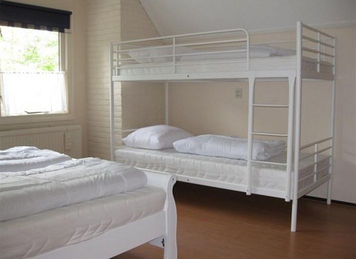 Spacious dining room in Mi Casa, Burgh-Haamstede, where guests can enjoy a meal in the vacation home.