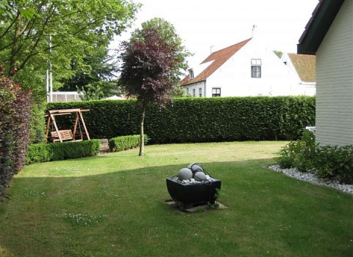 Spacious dining room in Mi Casa, Burgh-Haamstede, where guests can enjoy a meal in the vacation home.