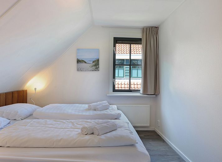 Cozy living room with lots of light in Duinpark 't Hof van Haamstede 10-person vacation home in Schouwen-Duiveland, Zeeland.