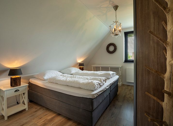 Comfortabele zithoek op het terras van Vakantievilla Paardenbos 5 in Burgh-Haamstede, een vakantiehuis in Zeeland.