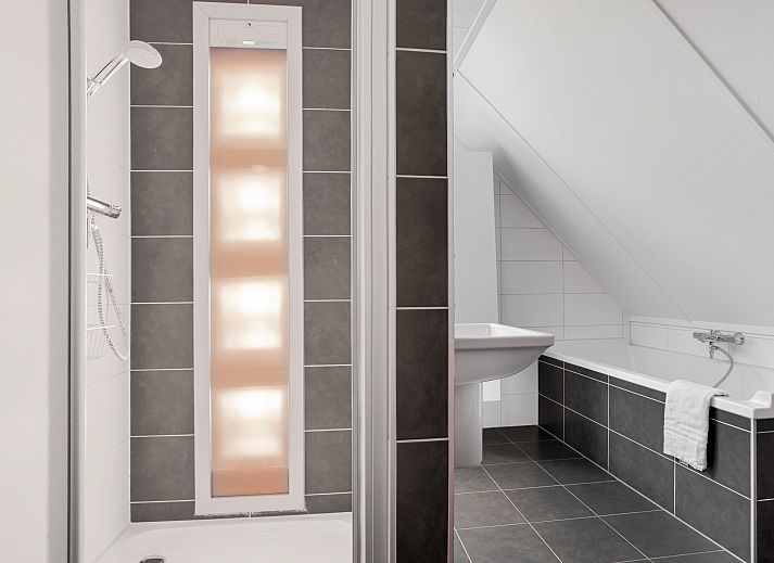 Gezellige zithoek in de 6-persoons bungalow van Resort Haamstede in Schouwen-Duiveland, Zeeland.