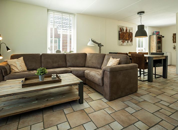 Vakantiewoning Zeepe Duinen 17, De Kreeft in Burgh-Haamstede, een charmant vakantiehuis met groene omgeving en moderne architectuur.