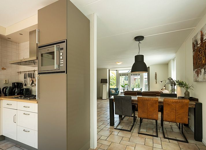 Zeepe Duinen 17, De Kreeft in Burgh-Haamstede, een vakantiehuis met een zonnig terras en prachtig uitzicht op de natuur.