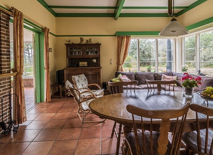 Charmantes Ferienhaus Cottage in Burgh-Haamstede mit Terrasse in der Natur von Schouwen-Duiveland, Zeeland.