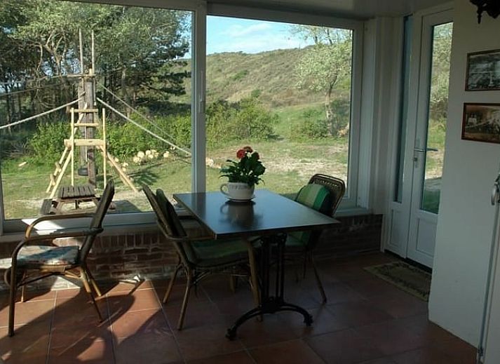 Eingang zum Ferienhaus in Burgh-Haamstede, umgeben von viel Gruen in Burgh-Haamstede, Schouwen-Duiveland, Zeeland.