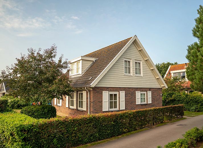Guest house 600461 - Bungalow Schouwen-Duiveland - Duinpark 't Hof van Haamstede | 8-persoons bungalow | 8E2