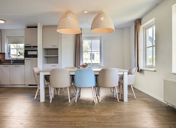 Guest house 600461 - Bungalow Schouwen-Duiveland - Duinpark 't Hof van Haamstede | 8-persoons bungalow | 8E2