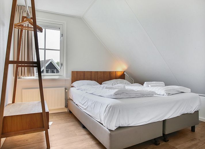 Guest house 600461 - Bungalow Schouwen-Duiveland - Duinpark 't Hof van Haamstede | 8-persoons bungalow | 8E2