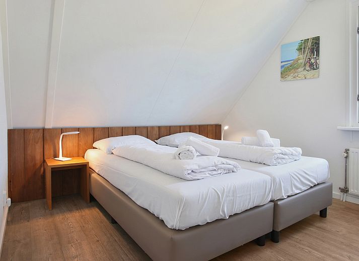 Guest house 600461 - Bungalow Schouwen-Duiveland - Duinpark 't Hof van Haamstede | 8-persoons bungalow | 8E2