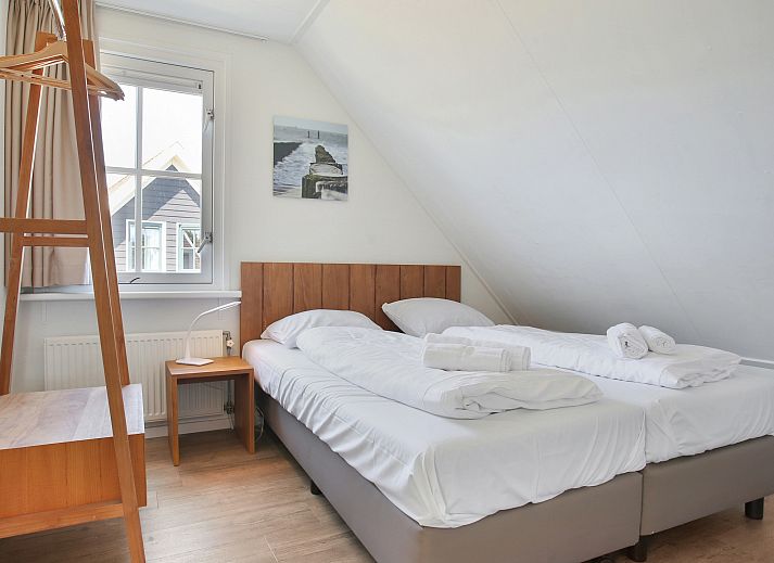 Guest house 600461 - Bungalow Schouwen-Duiveland - Duinpark 't Hof van Haamstede | 8-persoons bungalow | 8E2