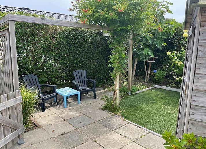 VZ996 Mobile home in Burgh Haamstede with terrace and garden furniture in Burgh-Haamstede, Schouwen-Duiveland, Zeeland.