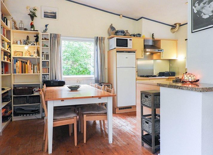 Ingang van VZ345 Vakantiehuis Burgh-Haamstede omgeven door natuur in Zeeland.