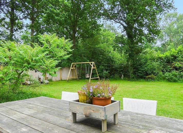 Bosrijke omgeving bij VZ345 Vakantiehuis Burgh-Haamstede in Schouwen-Duiveland.
