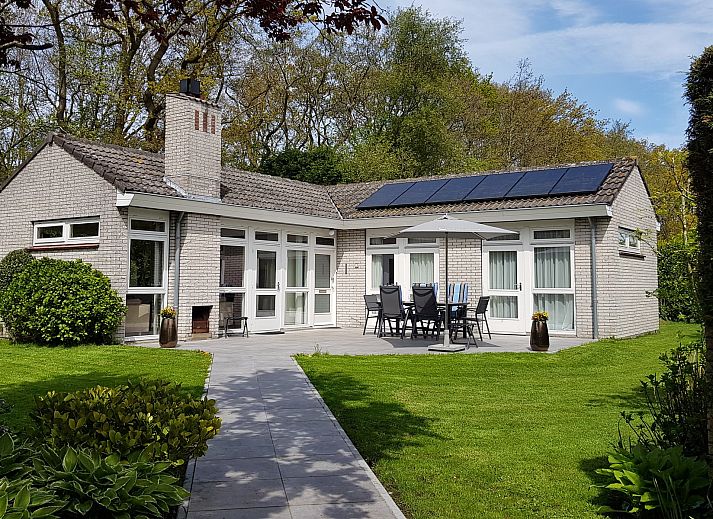Vakantiebungalow Gravenhof 12 in Zeeland met ruime tuin en terras in Burgh-Haamstede.