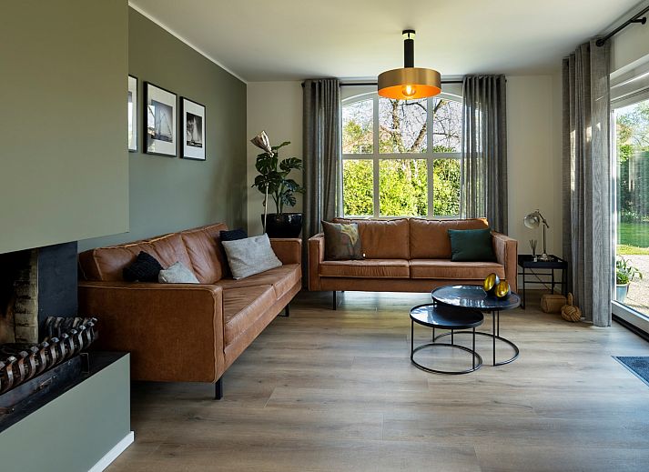 Charming vacation home Holiday home Schouwse Duin 27 "l'Ancora" in Burgh-Haamstede with classic brick facade.