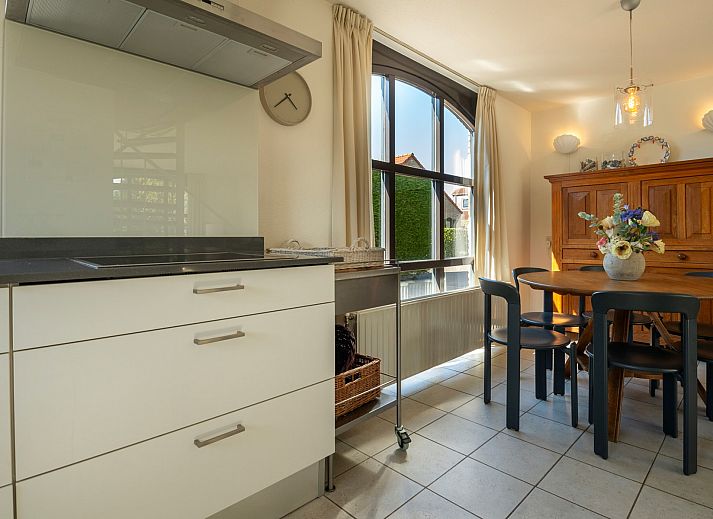 Vacation home Schouwse Duin 35 in Burgh-Haamstede with terrace and views of the green surroundings of Zeeland.