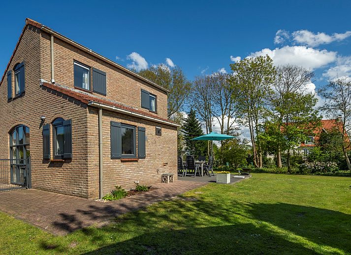 Comfortable living room in Holiday home Schouwse Duin 35, Burgh-Haamstede with lots of natural light in Zeeland.