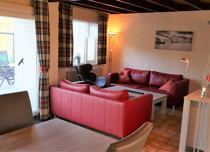 Ferienhaus Zeeduin 57 in Burgh-Haamstede mit sonniger Terrasse und gruenem Garten, ideal zum Entspannen in Zeeland.