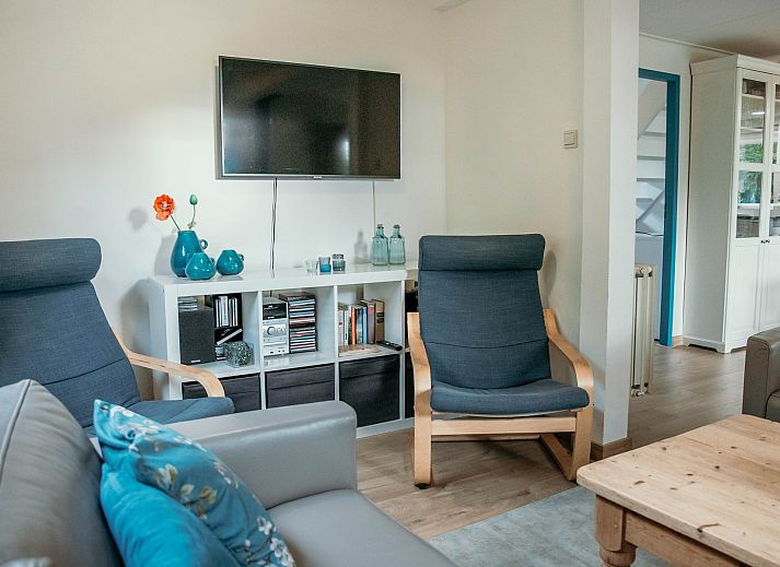 Veranda des Familienhauses Duinrand in Burgh-Haamstede, ideal zum Entspannen in der Natur.