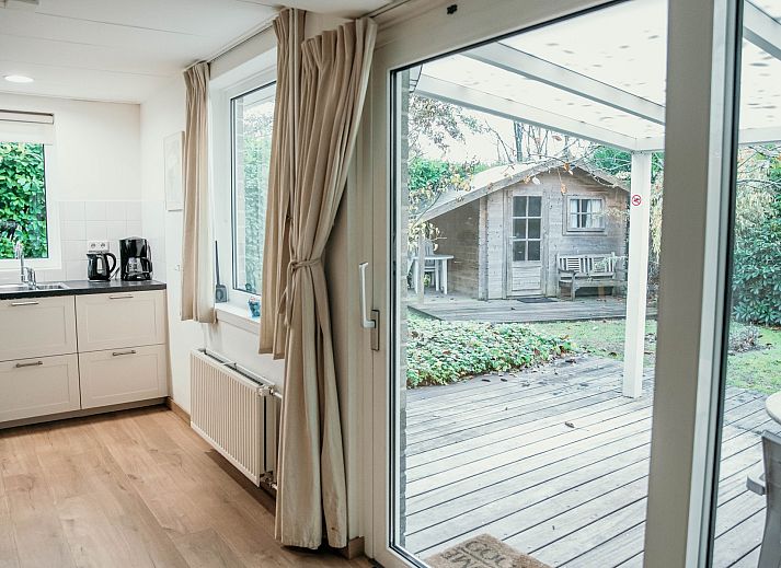 Eingang zum Family House Duinrand, einem charmanten Ferienhaus in Burgh-Haamstede, Zeeland.