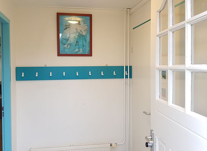 Eingang zum Family House Duinrand, einem charmanten Ferienhaus in Burgh-Haamstede, Zeeland.