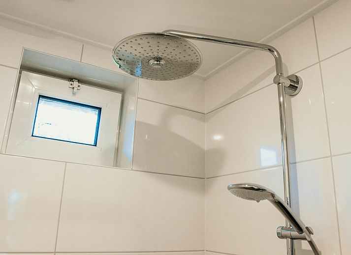 Geraeumiges Esszimmer im Familienhaus Duinrand, Burgh-Haamstede, ideal fuer Familienessen.