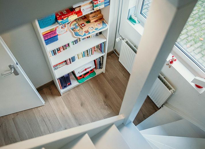 Gemuetliches Wohnzimmer des Familienhauses Duinrand, ideal zum Entspannen in Burgh-Haamstede.