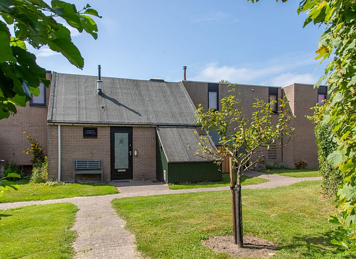 Open woonkamer met keuken in Vakantiehuis Buitenplaats Schouwen nr 86, Zeeland.