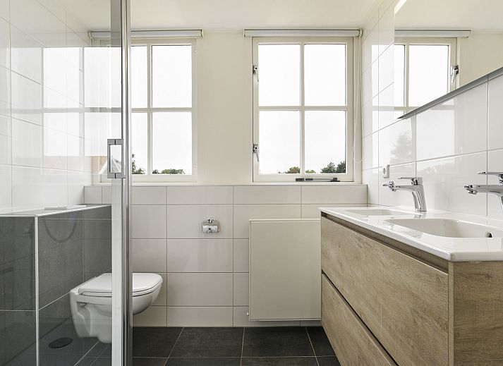 Guest house 600484 - Bungalow Schouwen-Duiveland - Duinpark 't Hof van Haamstede | 8-persoons bungalow | 8E1