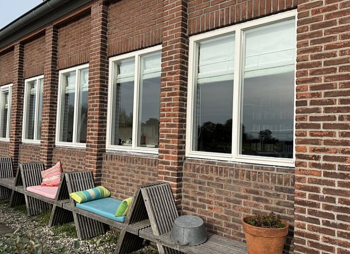 Ferienhaus in Bruinisse Ferienhaus mit Terrasse am Wasser, Schouwen-Duiveland, Zeeland.