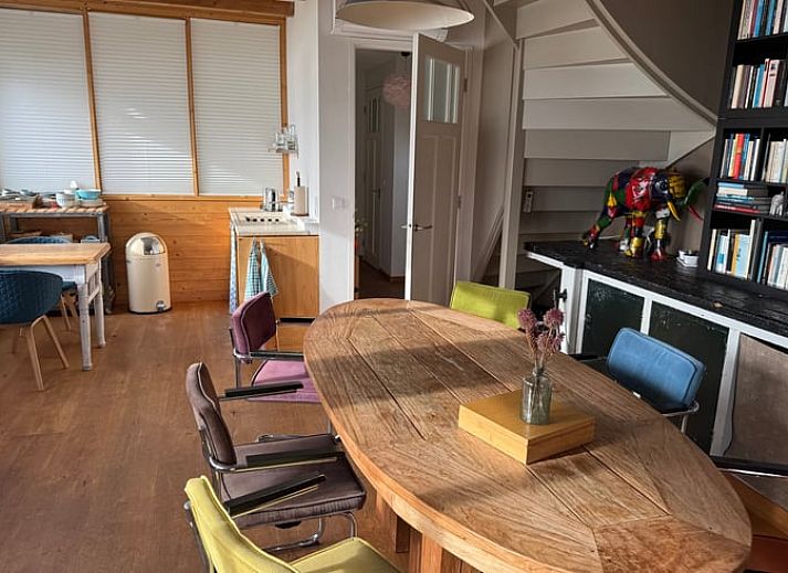 Ferienhaus in Bruinisse Ferienhaus mit Terrasse am Wasser, Schouwen-Duiveland, Zeeland.