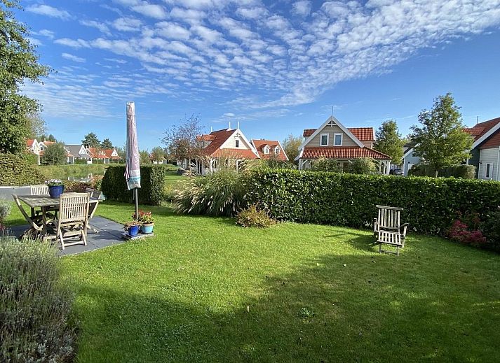 VZ217 Holiday home Bruinisse in Zeeland with sunny terrace and green garden, ideal for relaxation.
