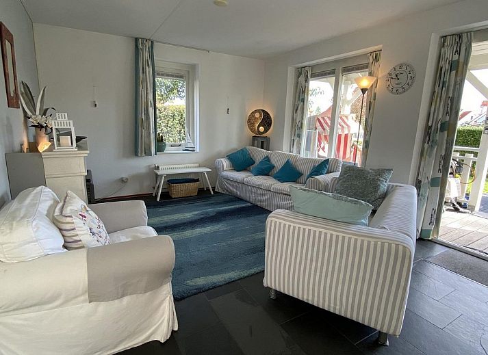 VZ217 Holiday home Bruinisse in Zeeland with sunny terrace and green garden, ideal for relaxation.