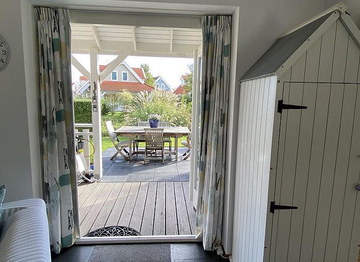 View of the green surroundings of VZ217 Holiday home Bruinisse in Schouwen-Duiveland, Zeeland.