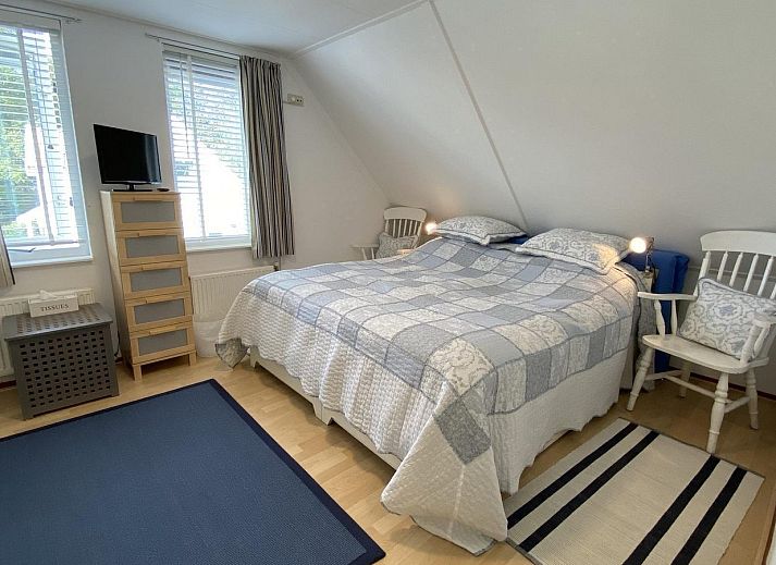 Bright and spacious living room in VZ217 Holiday home Bruinisse, ideal for a relaxing stay.