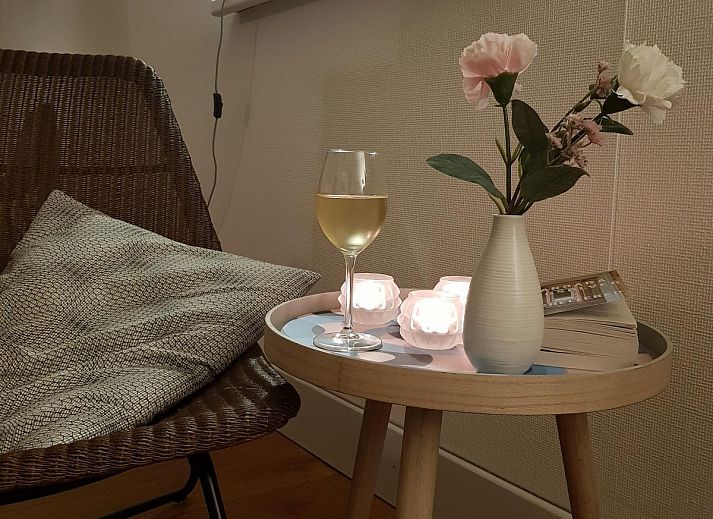 Gemuetliche Sitzecke auf der Terrasse des Ferienhauses VZ1096 in Bruinisse, Schouwen-Duiveland, Zeeland.