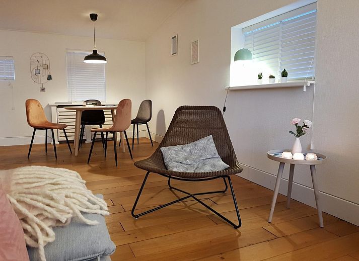 Gemuetliche Sitzecke auf der Terrasse des Ferienhauses VZ1096 in Bruinisse, Schouwen-Duiveland, Zeeland.