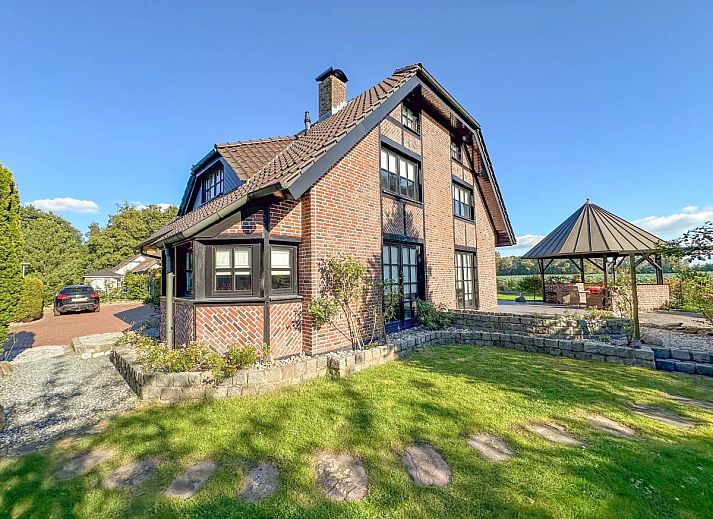 Rosegarden Ferienhaus in Bruinisse, Zeeland mit schoenem Garten und Sonnenkollektoren.