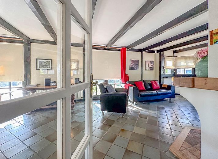 Rosegarden Ferienhaus in Bruinisse, Zeeland mit schoenem Garten und Sonnenkollektoren.