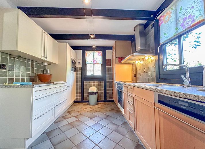 Stilvolles Wohnzimmer des Ferienhauses Rosegarden in Bruinisse, Schouwen-Duiveland.