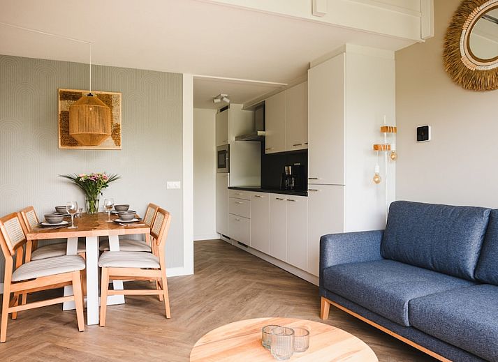 Cozy living room of Apartment Comfort 4AR in Bruinisse, Schouwen-Duiveland, Zeeland overlooking the terrace and green surroundings.